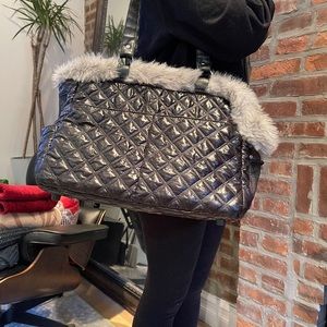 Luxury Pet Carrier in black, quilted with fur and pockets